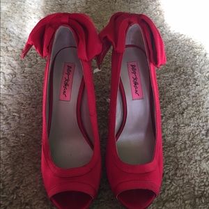 Betsey Johnson peep toe bow heels!!