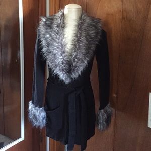 Sweater jacket with faux fur trim
