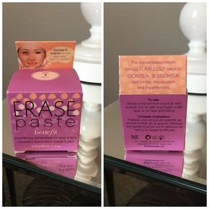 Benefit erase paste