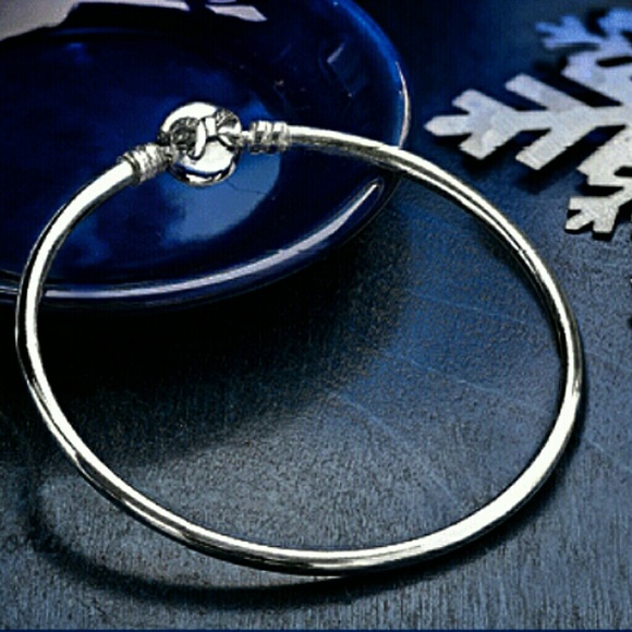 Pandora Limited Edition Ribbon Bow Bangle - Picture 4 of 4