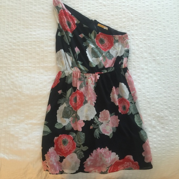 Alice + Olivia off the shoulder blk. floral dress