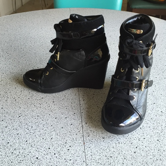 Beautiful, only worn twice Michael Kors