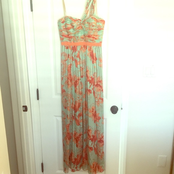 Brand new BCBG gown in sea foam/coral floral. Sz 8