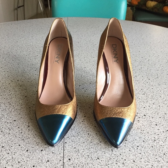 Never worn, stylish, classy, 4 inch heels.