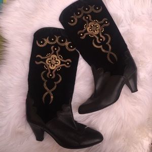 BLACK LEATHER AND SUEDE HEEL COWBOY BOOTS