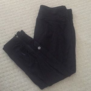 Black Lululemon Cropped Leggings