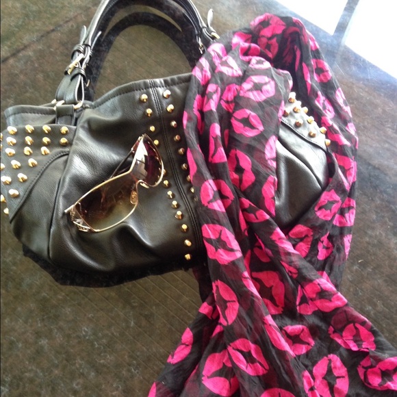 Kisses lipstick print Scarf 💄💋