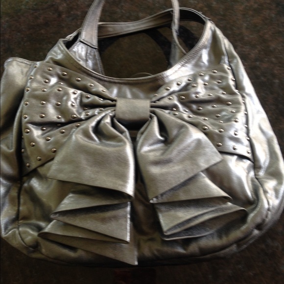 Steve Madden Silver Bag w/ Bow 🎀