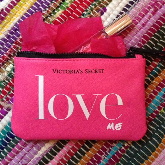Body by Victoria Rollerball w Accessory Bag