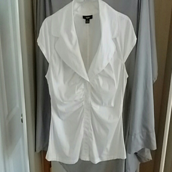 Short sleeved blpuse