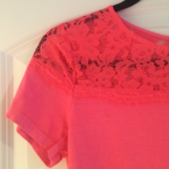 Hot pink lace t-shirt - Picture 1 of 2