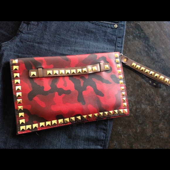Ashley Stewart Red Camo Clutch bag ❤️