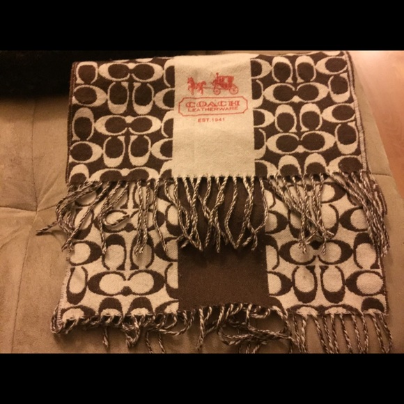 Coach scarf, like new.