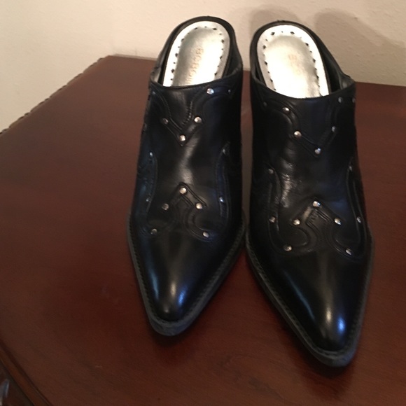 Half bootie step in. Great look!