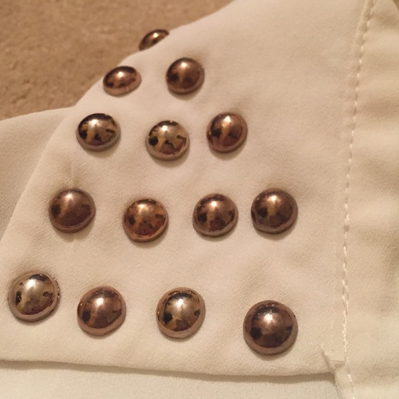 White blouse with studs - Picture 2 of 3