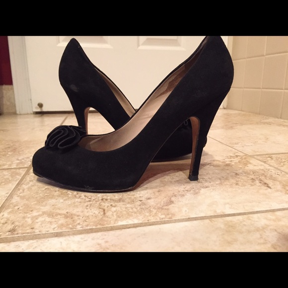 Black suede heels with flower