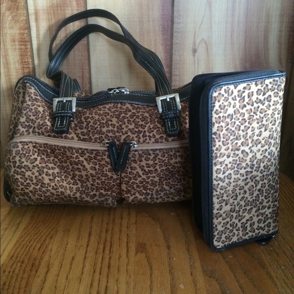 ✨FINAL✨PRICE DROP✨ Liz Claiborne Shoulder Bag - Picture 1 of 4