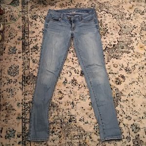 American Eagle light wash jeans!!