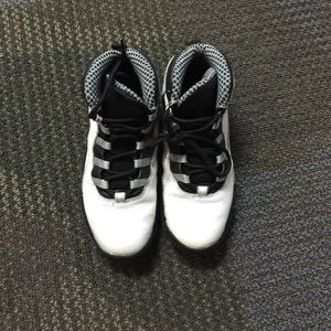 Jordan 10 black and white size 2.5y