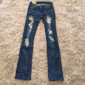 Destroyed jeans