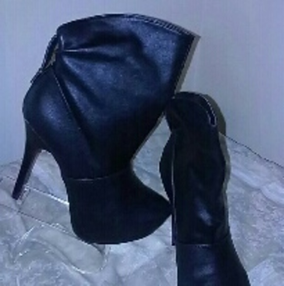 Ladies Leather 3.5" heel Bootie - Picture 1 of 2