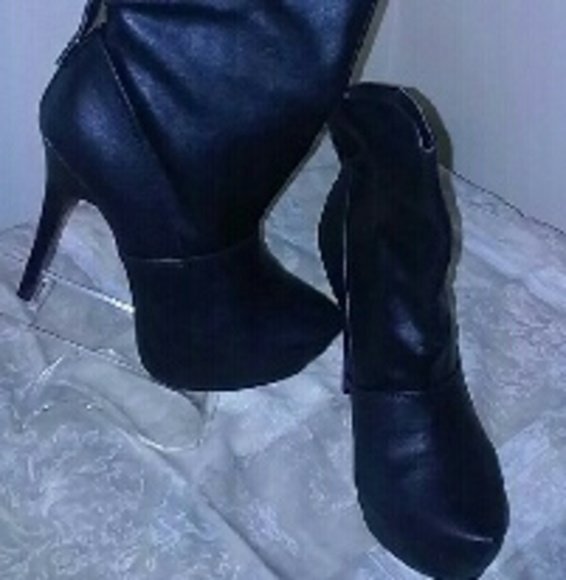 Ladies Leather 3.5" heel Bootie - Picture 1 of 2