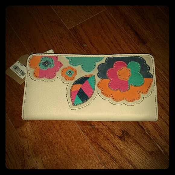 Adorable Fossil Wallet- NWT!
