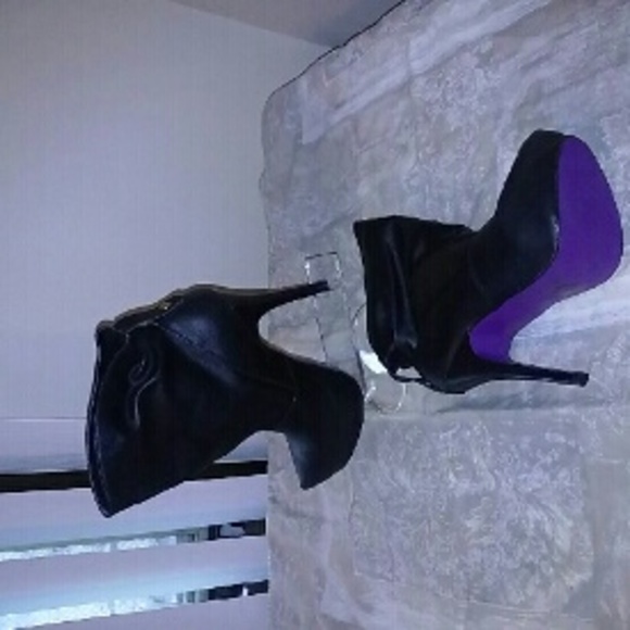Ladies Leather 3.5" heel Bootie - Picture 2 of 2