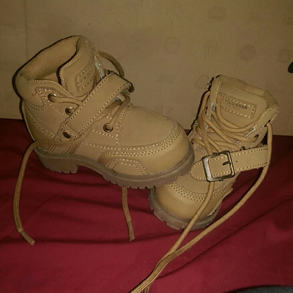 Boys tan  polo boots