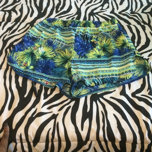 Cute Tropical Shorts sizeSmall
