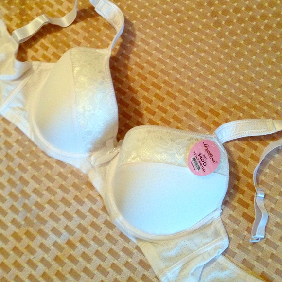 34DD white Full Support. NWT