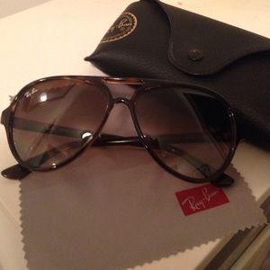 ✨Ray Ban Sunglasses✨