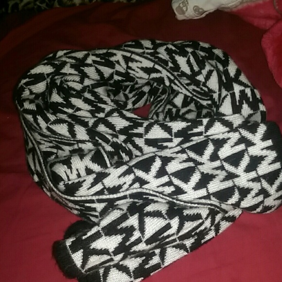 Michael Kors scarf