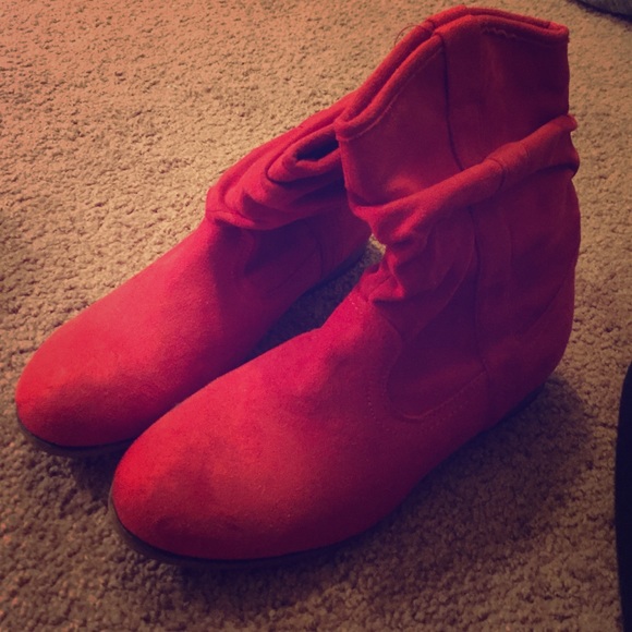 Size 9 red booties