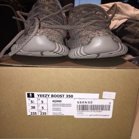 Yeezy's boost "Moonrock" NEW - Picture 2 of 4