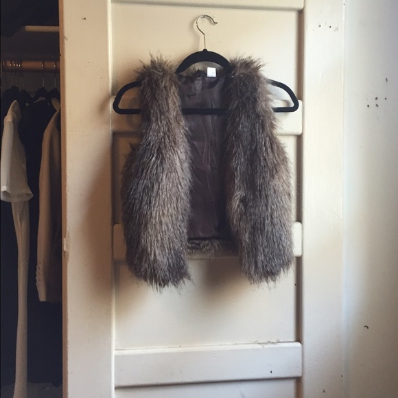 Fake fur vest