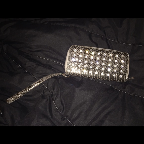 Wristlet wallet