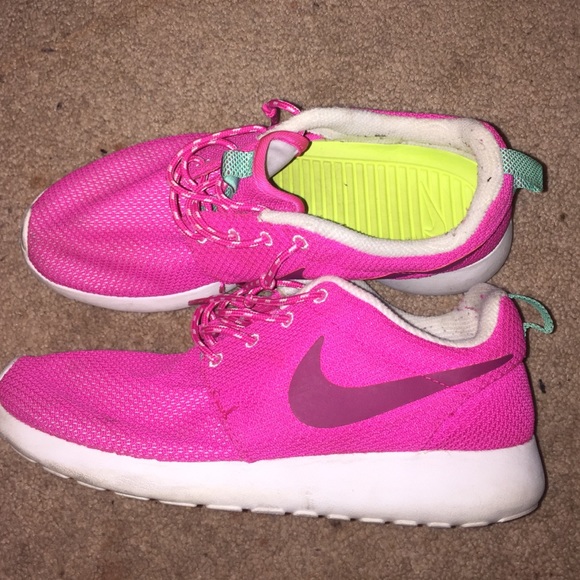 Nike pink roshes
