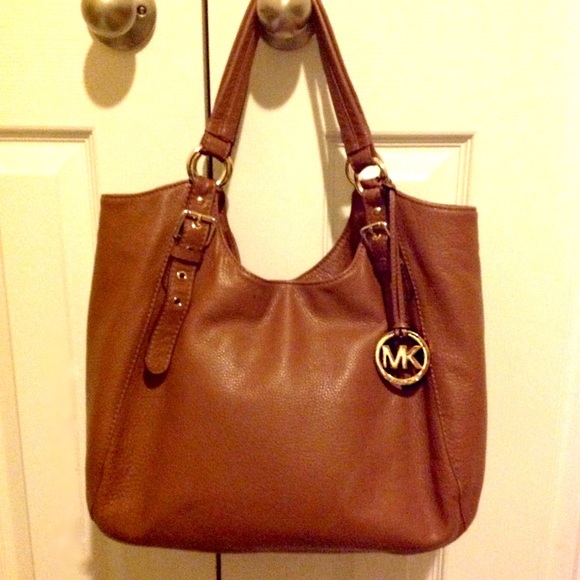 Michael Kors Leather Shoulder Bag in Camel Brown