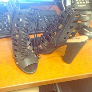 Michael Antonio jacinda sandal