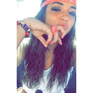 Meet your Posher, Valeria