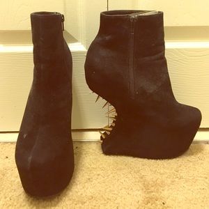 Red Kiss Heel-Less Shoes