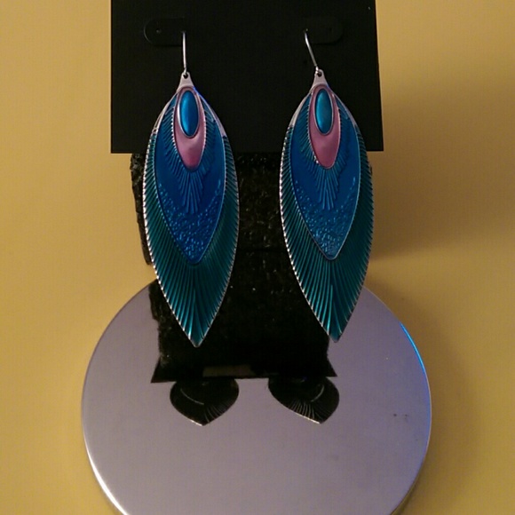 Feather earrings - Picture 2 of 3