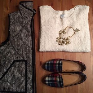 💥 Old Navy ivory cable knit sweater