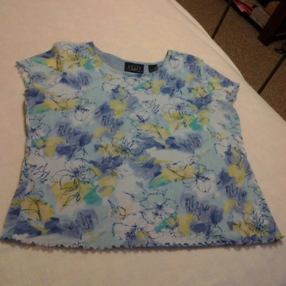 Tops - Floral blouse  (regular women's  XL)