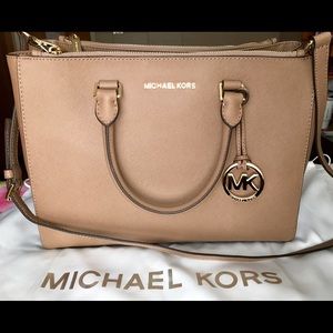 MICHAEL KORS Sutton Saffiano Leather (Large)