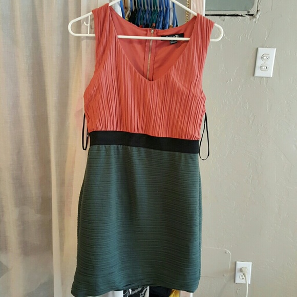 Two tone sleeveless dress