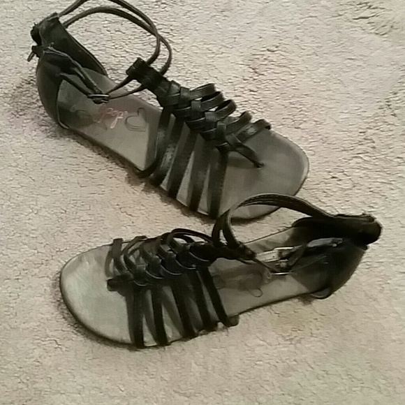 Black strap sandles!