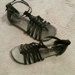 Black strap sandles!