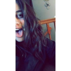 Meet your Posher, Ella